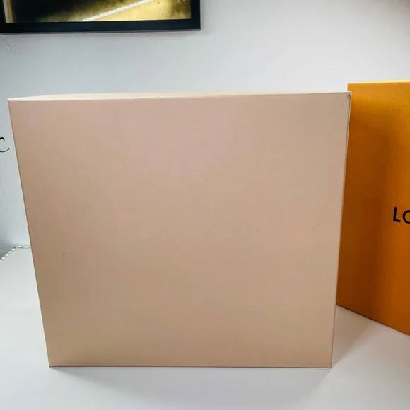 Authentic Louis Vuitton box empty - Picture 2 of 10